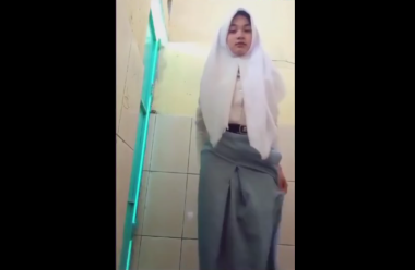 Lagi Sange Berat Ga Ada Yang Menemani